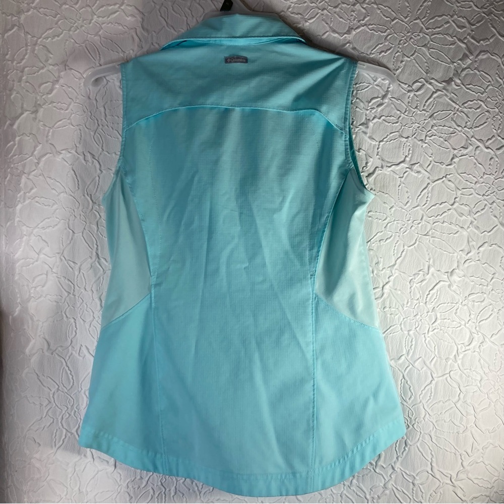✨ Columbia Sleeveless Button-Up Top – Lightweight & Adventure Ready 💙🌿✨ - Picture 3 of 16